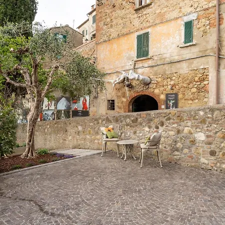 - Casa Di Alice Nel Borgo Apartament *