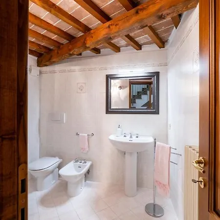 - Casa Di Alice Nel Borgo Apartament *