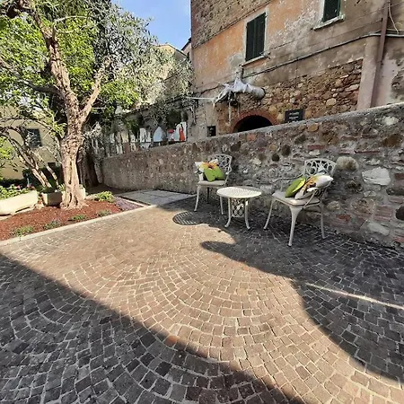 - Casa Di Alice Nel Borgo Apartment *